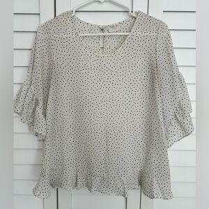Polkadot blouse with ruffle sleeves